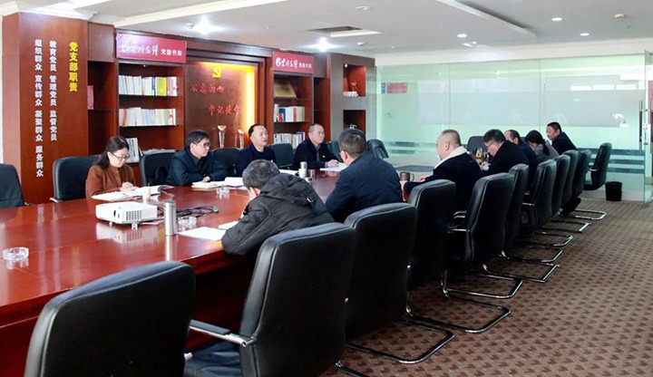 云煤（万利官网）集团党委书记、董事长宁德刚到解化清洁能源公司开展春节送温暖慰问活动
