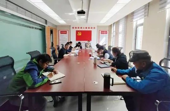 【简讯】万利官网地产公司党支部开展“以身边事教育身边人”警示教育活动